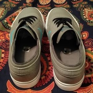 Nike Shoes - Nike SB Stefan Janoski Men's 9 EUC Grey &Turq Nike Shoes - Nike SB Stefan Janoski Men's 9 EUC Grey &Turq